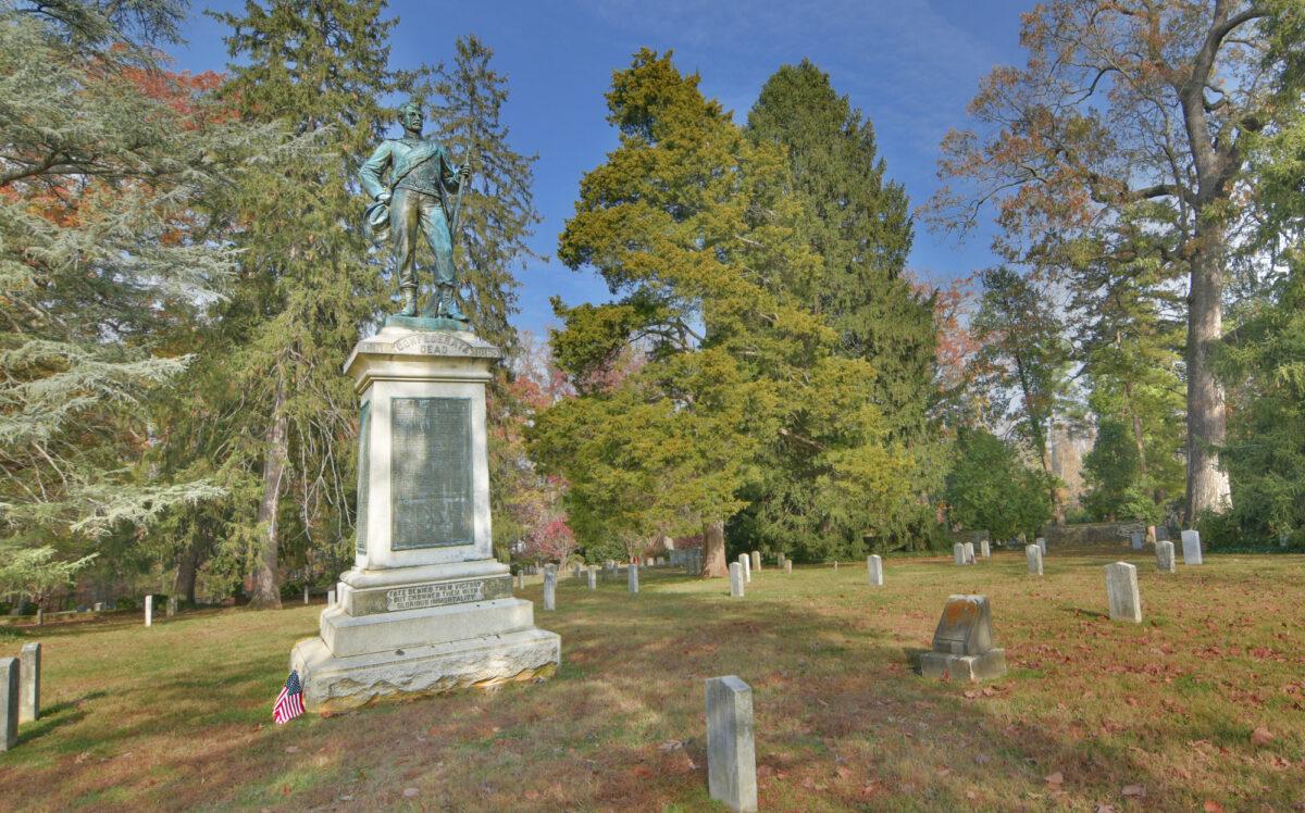 A statue of a Confederate soldier at University of Virginia's Confederate Cemetery. (Shutterstock)