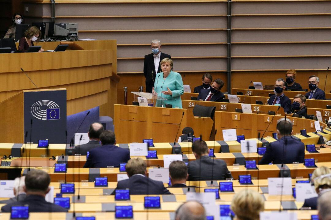 Merkel Wants Swift EU Deal on COVID Economic Recovery to Grow Unity