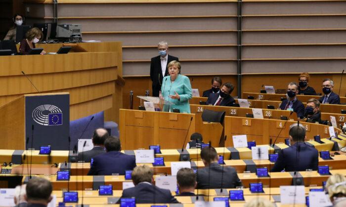 Merkel Wants Swift EU Deal on COVID Economic Recovery to Grow Unity