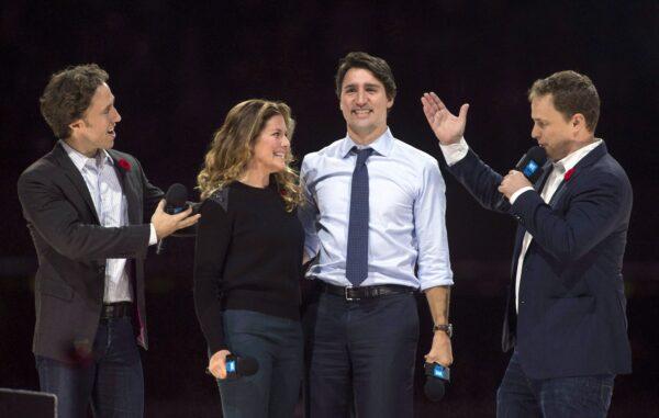 Craig Kielburger (L) and his brother Marc introduce Prime Minister Justin Trudeau and his wife Sophie Gregoire Trudeau at WE Day celebrations in Ottawa on Nov. 10, 2015. (The Canadian Press/Adrian Wyld)