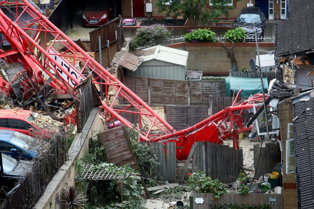 One Dead and Four Injured in London Crane Collapse