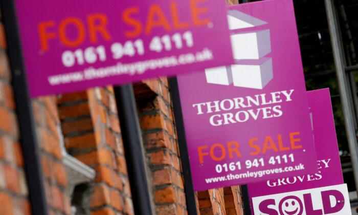 UK House Prices Picked Up in July, May Drop in Late Autumn