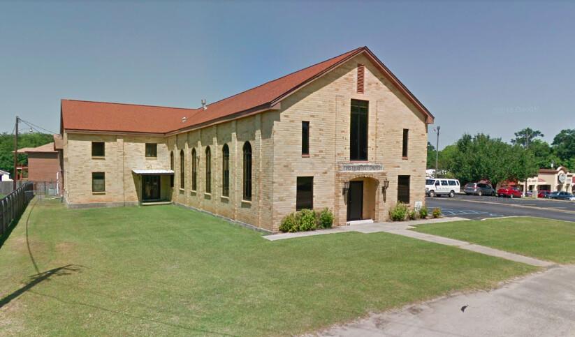First Baptist Church in Grand Bay, Alabama (Screenshot/<a href="https://www.google.com/maps/@30.4789885,-88.3395035,3a,58.4y,299.6h,88t/data=!3m6!1e1!3m4!1syKhiOoi6Zh3zl_esiqlJ2g!2e0!7i13312!8i6656">Google Maps</a>)