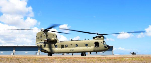 A CH-47 Chinook from the 5th Aviation Regiment is seen deploying from Townsville, Australia on Jan. 5, 2020 (Ian Hitchcock/Getty Images)