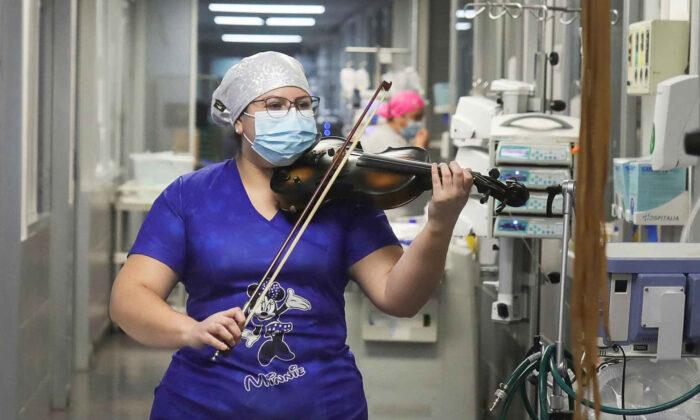 Chilean Nurse Serenades COVID-19 Patients With Violin to Give Them ‘Love’ and ‘Hope’