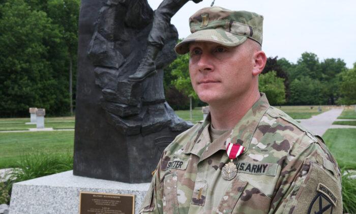 Quick-Thinking US Army Soldier Performs Heimlich Maneuver, Saves Choking Baby’s Life
