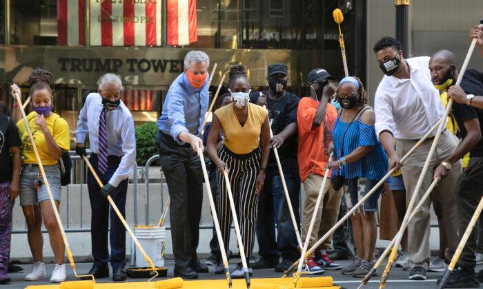 NYC Mayor Helps Paint ‘Black Lives Matter’ Mural in Front of Trump Tower