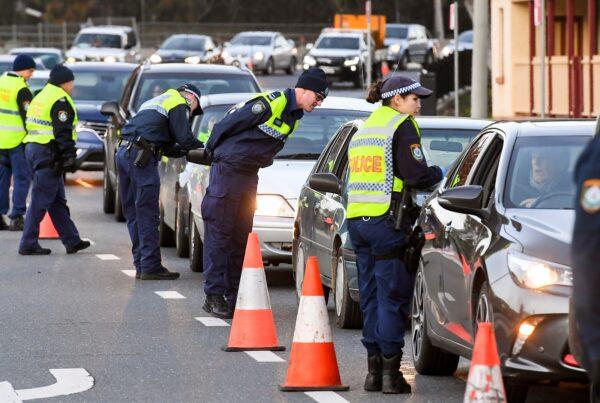 Police in the southern New South Wales (NSW) border city of Albury check cars crossing the state border from Victoria on July 8, 2020. (William West/AFP via Getty Images)