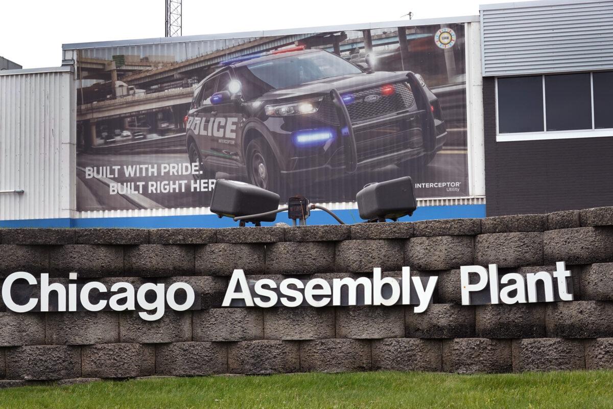 A sign sits outside of Ford's Chicago Assembly Plant in Chicago, Ill., on May 20, 2020. (Scott Olson/Getty Images)