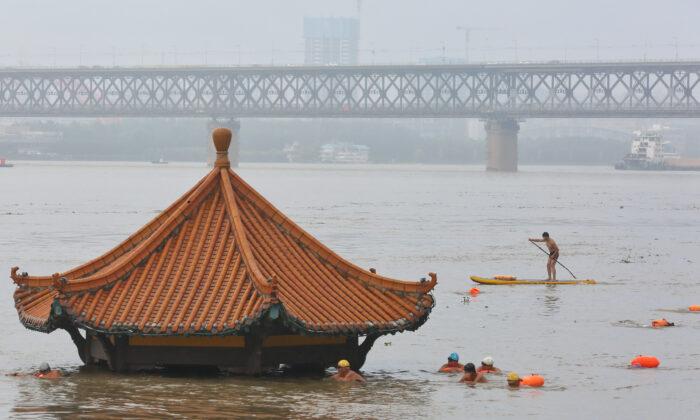 China Raises Flood Alert to Second Highest Level