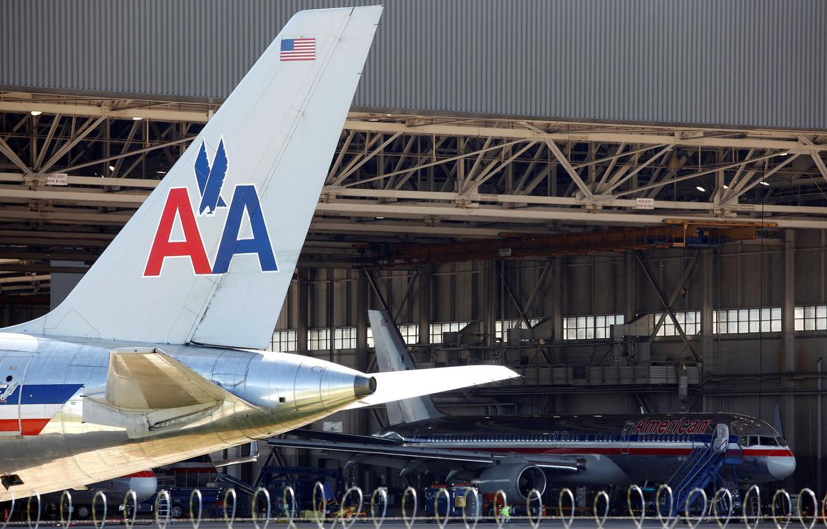 American Airlines to Cut Service Unless More Aid Is Provided