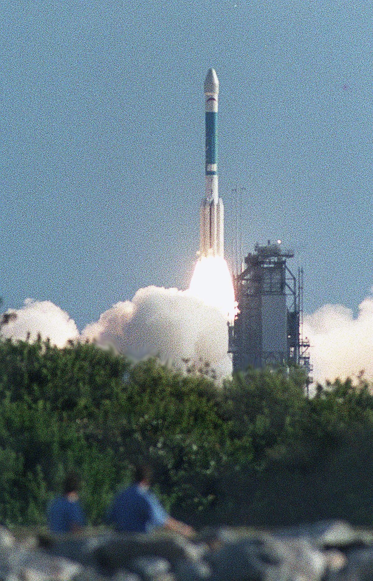 A US Air Force Delta 2 rocket launches from Pad 17A at Cape Canaveral Air Force Station in Florida, on Oct. 7, 1999. The three-stage Delta carried the third NAVSTAR Global Positioning Satellite into orbit to replace an aging satellite in the Air Force GPS network. (Bruce Weaver/AFP via Getty Images)