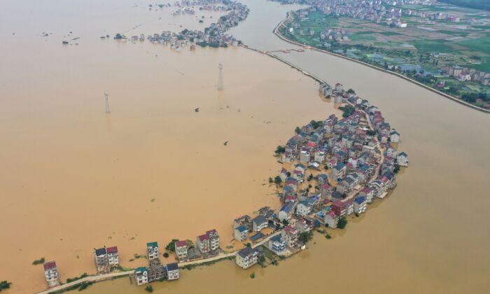 Chinese Impacted by Disasters Get $1.50; Yangtze River Level Could Submerge First Story of Buildings