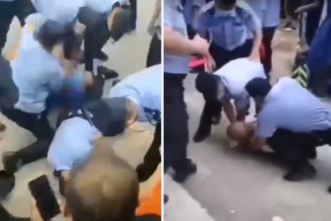 Chinese Residents Disagree With Authorities’ CCP Virus Prevention Measures, Engage in Scuffle With Police