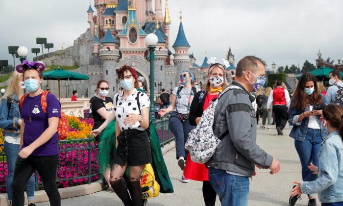 Vaccination Is the Ticket to California’s Theme Parks for Out-of-State Guests
