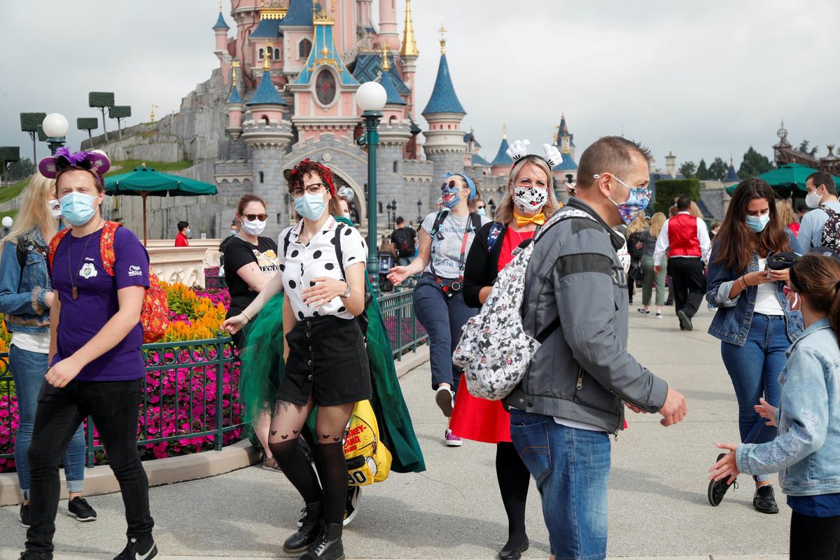 Vaccination Is the Ticket to California’s Theme Parks for Out-of-State Guests