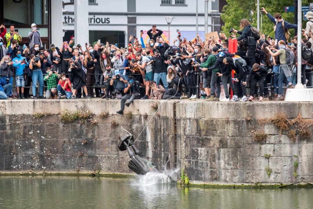 UK Statue Toppling Suspects Plead Not Guilty of Criminal Damage