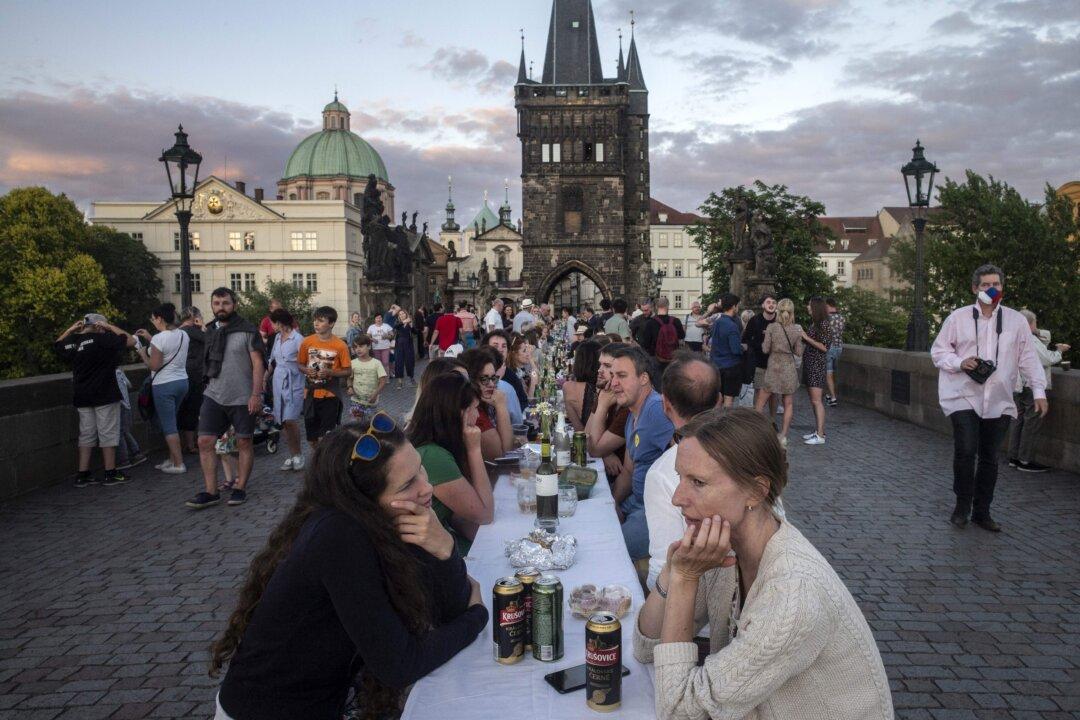 Czechs Tighten Coronavirus Measures in Northeastern Region After Infection Spike