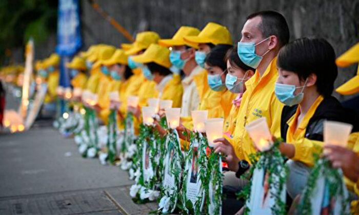Falun Gong Adherents Refuse to Be Silenced, Expose 21-Year-Long Persecution (Photos)