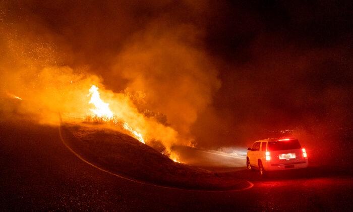 Utah Sheriff’s Deputy Rescues 2 People From Wildfire Who Were ‘Running for Their Lives’