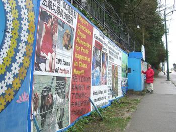 A Falun Gong practitioner stands at a 24/7 vigil site outside the Chinese Consulate in Vancouver in 2008. (Helena Zhu/The Epoch Times)