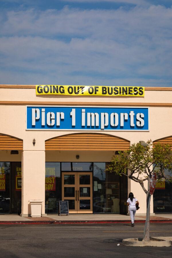 A Pier 1 Imports store flies a "going out of business" banner in Culver City, Calif., on June 25, 2020. (John Fredricks/The Epoch Times)