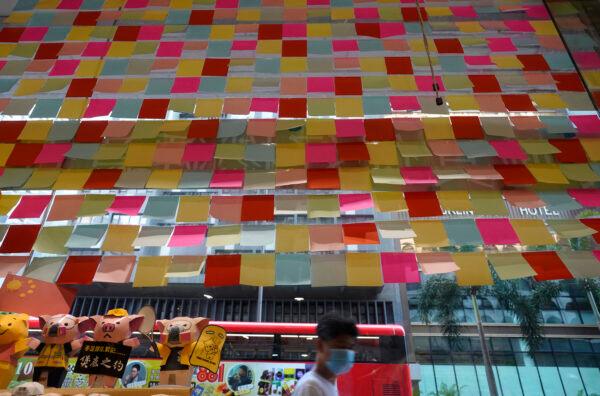 A Hong Kong Cafe, known as a "yellow shop" because its owners expressed sympathy for protesters has windows decorated with blank post-it notes in Hong Kong, on July 9, 2020. (Vincent Yu/AP)