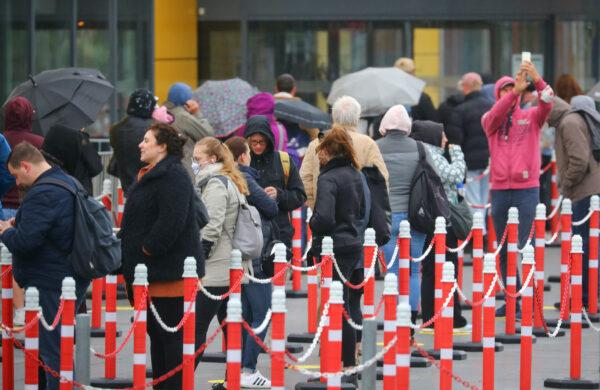 <br/>Customers wait outside an IKEA shop after the CCP virus lockdown has been eased around the country and the company opens some of its stores, in Berlin, Germany, on May 11, 2020. (Hannibal Hanschke/Reuters)