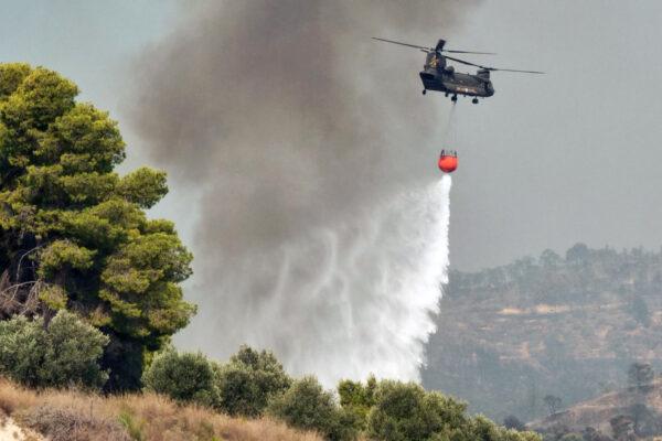 A Chinook helicopter makes a water drop as a wildfire burns near the village of Galataki, Greece, on July 23, 2020.(Vassilis Triandafyllou/Reuters)