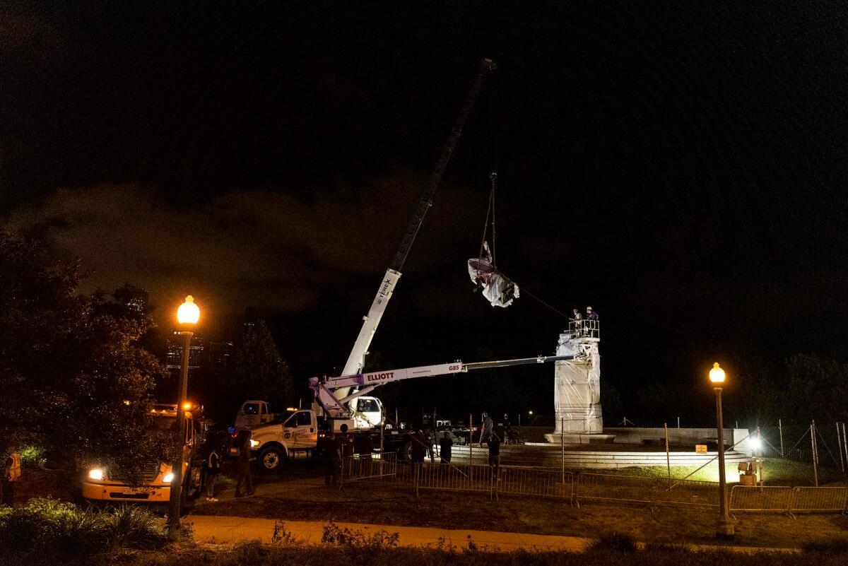 A crane removes the Christopher Columbus statue in Grant Park from its plinth in Chicago in the pre-dawn hours of July 24, 2020. (Tyler LaRiviere/Sun-Times/Chicago Sun-Times via AP)