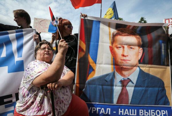People take part in a rally in support of arrested regional governor Sergei Furgal who is accused of organising the murder of several entrepreneurs 15 years ago, in Khabarovsk, Russia, on July 25, 2020. (Evgenii Pereverzev/Reuters)