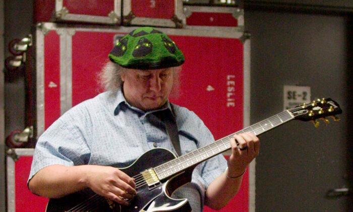 Fleetwood Mac Blues Guitarist Peter Green Dies at 73