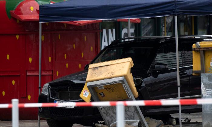 Car Hits Pedestrians in Berlin; 6 Injured