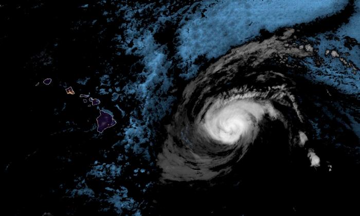 Hurricane Douglas Nears Hawaii, Bringing High Winds and Rain