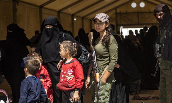 Germany Brings Home 3 Women, 12 Kids From Camps in Syria