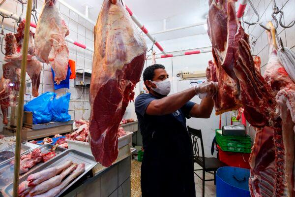 Butcher stock photo. (Yassar Al-Zayyat/AFP via Getty Images)