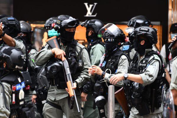 Riot police try to clear away people gathered in the Central district of downtown Hong Kong on May 27, 2020. (Anthony Wallace/AFP via Getty Images)