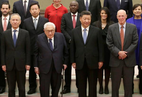 (R–L) Former U.S. Treasury Secretary Henry Paulson, Chinese leader Xi Jinping, former U.S. Secretary of State Henry Kissinger, and Chinese Vice Premier Liu He and members of a delegation from the 2019 New Economy Forum pose for a photo before a meeting at the Great Hall of the People in Beijing on Nov. 22, 2019. (Jason Lee/POOL/AFP via Getty Images)