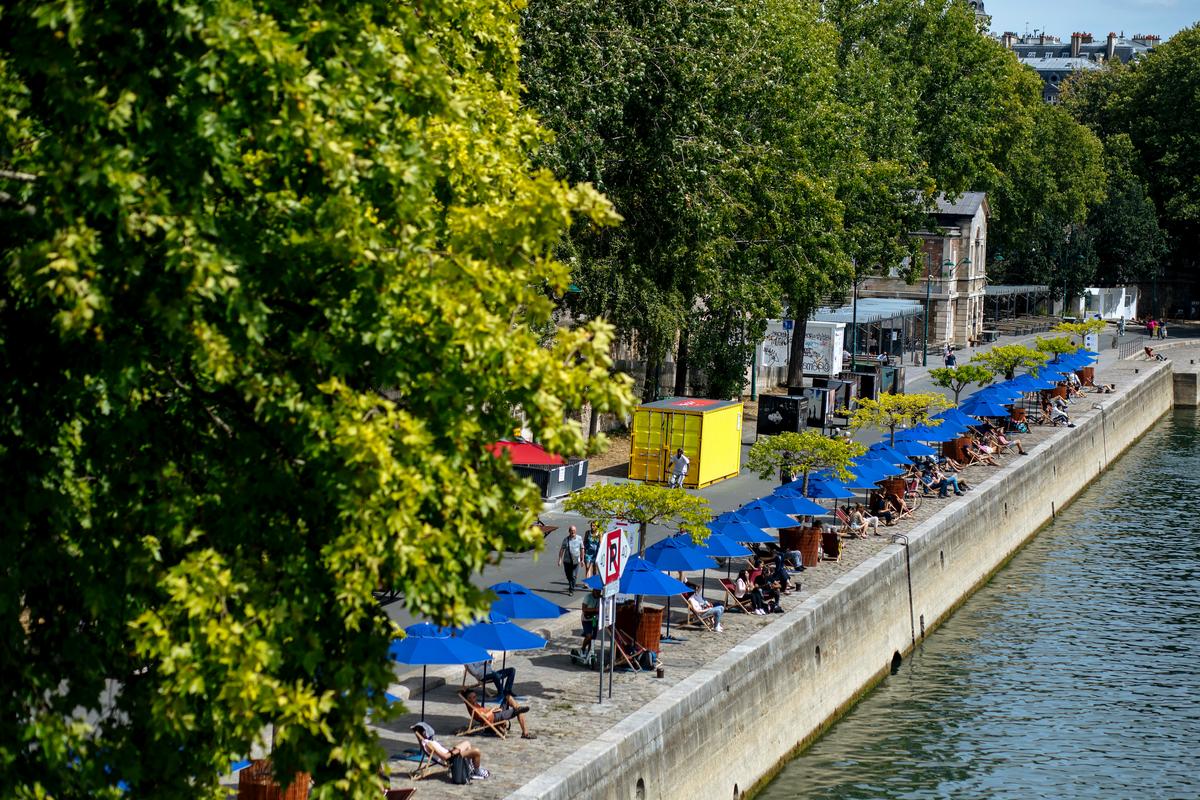 Virus Cluster in France Splits Generations, Raises Fears