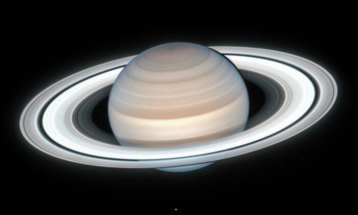 Stunningly Clear Image Showing Summertime on Saturn Captured by Hubble Telescope