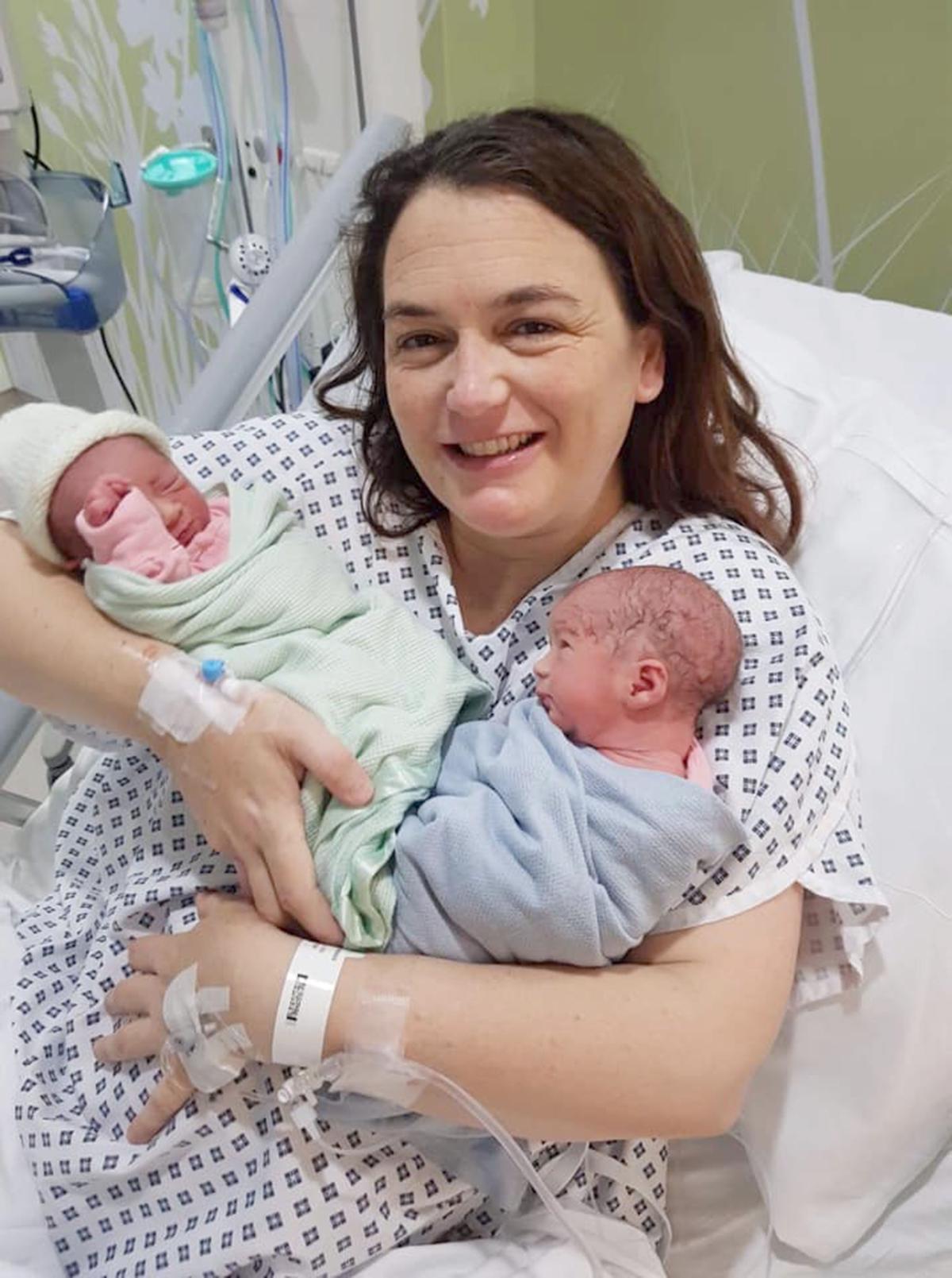 Rebecca Allen meeting the babies 3 hours after birth, Luna (L) and Seren Kirkwood (R) (Caters News)