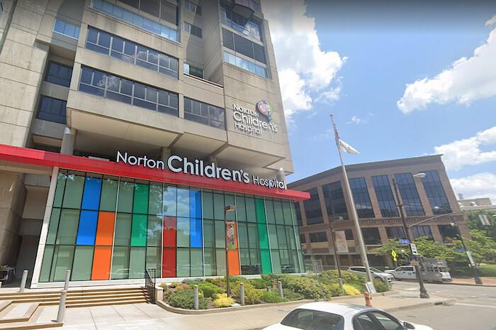 Norton Children's Hospital, Louisville (Screenshot/<a href="https://www.google.com/maps/@38.2480435,-85.7496328,3a,75y,32.82h,109.39t/data=!3m6!1e1!3m4!1s-EuAEQpuTjJCoy-ZG-8WTw!2e0!7i16384!8i8192">Google Maps</a>)