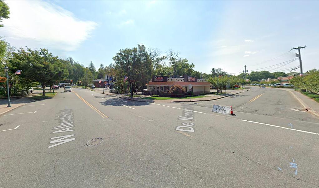 The intersection of West Allendale Avenue and DeMercurio Drive. (Screenshot/<a href="https://www.google.com/maps/@41.0302779,-74.1273452,3a,89.2y,145.06h,92.18t/data=!3m6!1e1!3m4!1sbB7t8W0p10ATPLbcNHsORQ!2e0!7i16384!8i8192">Google Maps</a>)