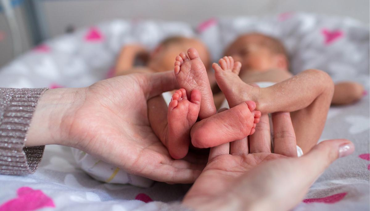 Mom-to-Be With Infection Rejects Doctors' Advice to Abort Twins, Gives Birth to 2 Healthy Boys