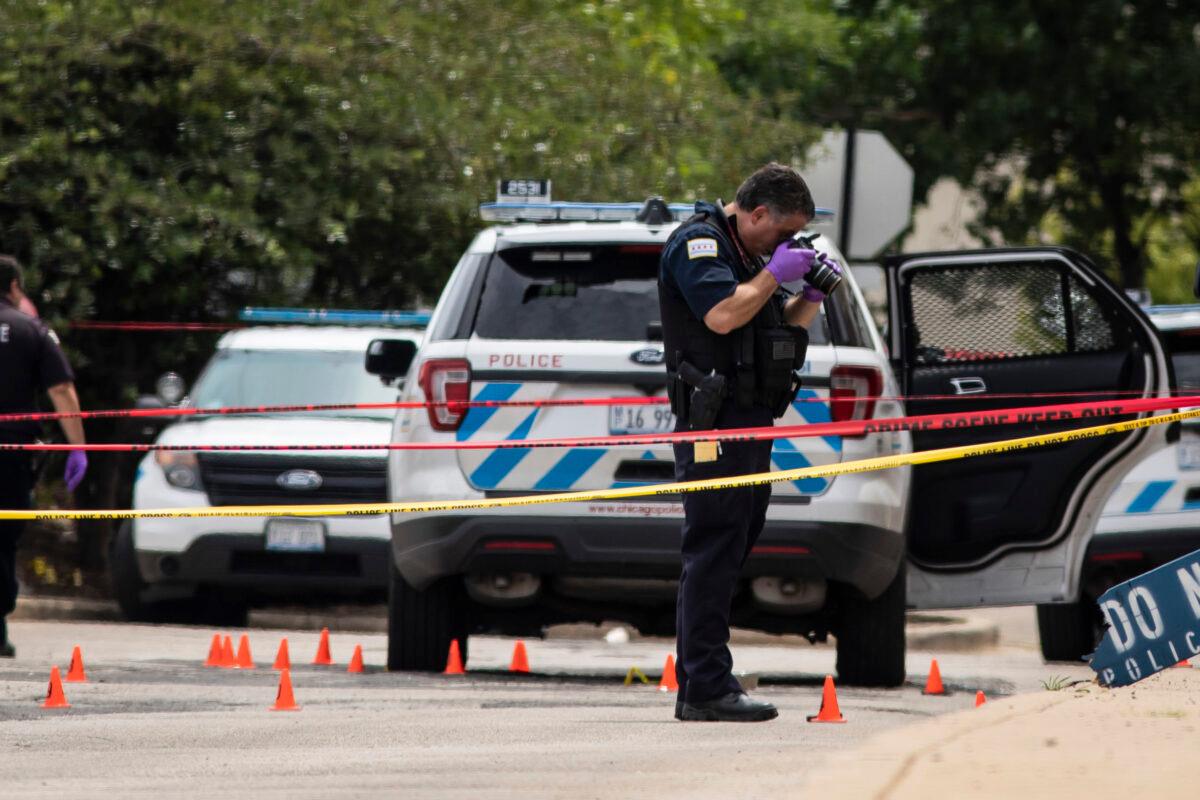Chicago Police investigate at the 25th District station on the northwest side in Chicago, Ill., on July 30, 2020. (Ashlee Rezin Garcia/Chicago Sun-Times via AP)