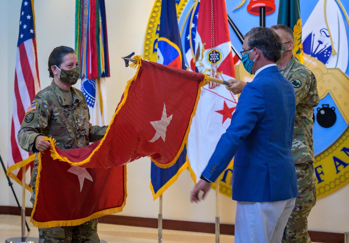 (<a href="https://www.dvidshub.net/image/6289415/us-army-reserve-receives-new-commanding-general-chief-army-reserve">Staff Sgt. Edgar Valdez</a>/U.S. Army Reserve)
