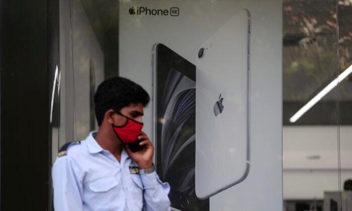 Samsung, Apple to Boost Cellphone Manufacturing in India