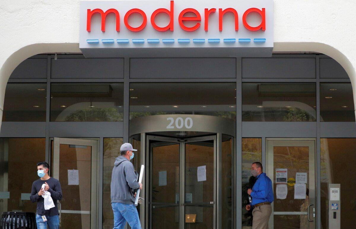 A sign marks the headquarters of Moderna Therapeutics, which is developing a vaccine against COVID-19, in Cambridge, Mass., on May 18, 2020. (Brian Snyder/Reuters)