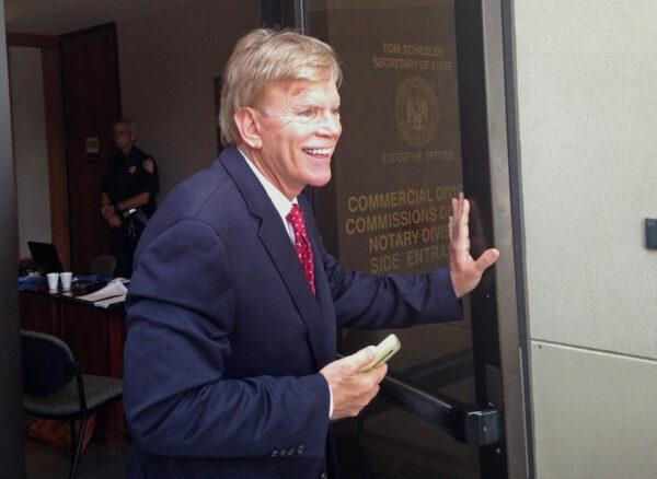 David Duke leaves the Louisiana Secretary of State's office after filing to run as a Republican for United States Senate in Baton Rouge, Louisiana, on July 22, 2016. (Bryn Stole/Reuters)