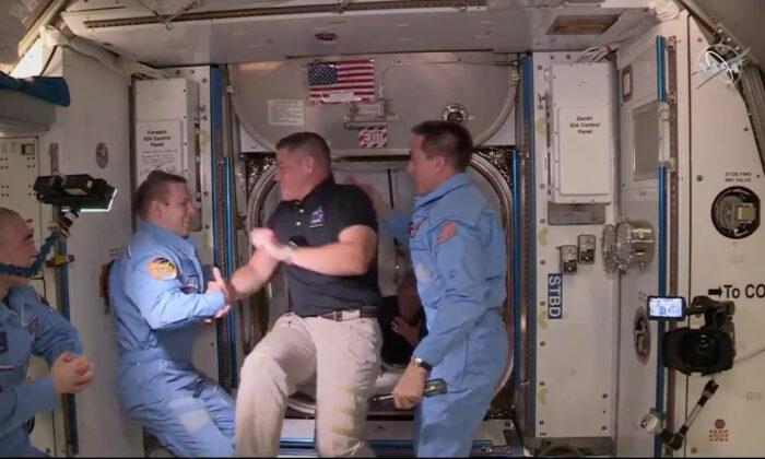 NASA Astronauts Riding SpaceX Capsule Poised for Sunday Return